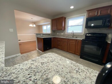 323 S Dupont Rd, Newport, DE 19804 - photo 5