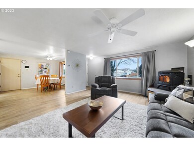 208 SW 11th Ave, Canby, OR 97013 - photo 5