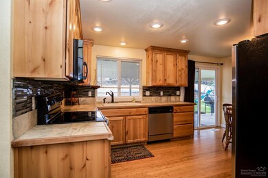 63314 Lamoine Ln, Bend, OR 97701 - photo 5