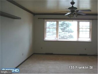 135 Franklin St, Swedesboro, NJ 08085 - photo 4