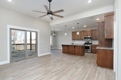1403 E Ragweed-4