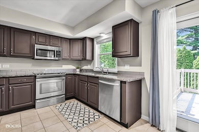 425 W Gartner Rd, Naperville, IL 60540 - photo 7