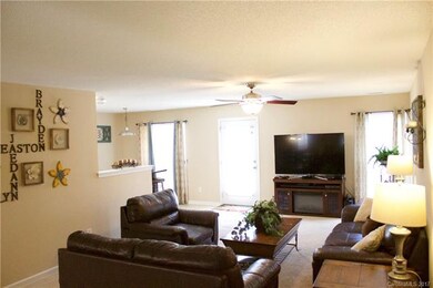 612 Castlefin Ct, Statesville, NC 28625 - photo 3