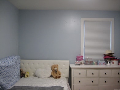 90 Tom Thumb St, Bridgeport, CT 06606 - photo 5