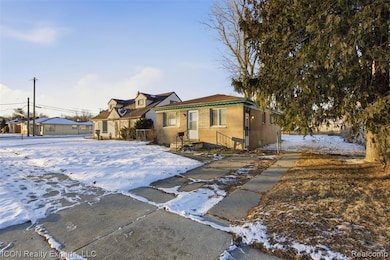 14731 Stephens Dr, Eastpointe, MI 48021 - photo 3