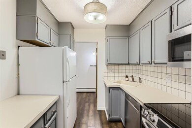 1331 W 82nd St unit A, Bloomington, MN 55420 - photo 3