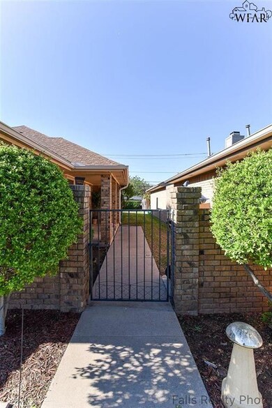 1509 Carol Ln, Wichita Falls, TX 76302 - photo 2