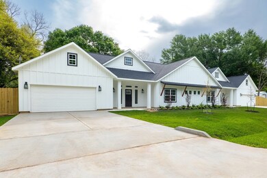 405 North Chestnut S Foster St unit B, Tomball, TX 77375 - photo 2