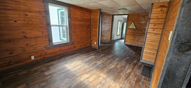 206 E Mission St, Strawberry Point, IA 52076 - photo 3