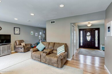 FAMILY ROOM TOWARDS FOYER