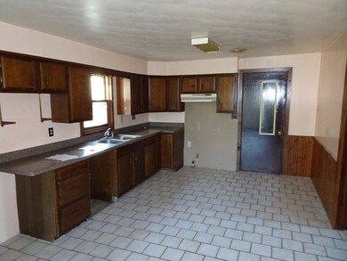 5138 Irish Ln, Fitchburg, WI 53711 - photo 2