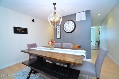 39 Theater Ln, Staten Island, NY 10304 - photo 3