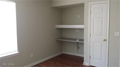 500-DS Bedroom-Desk