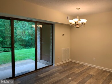 11617 Stoneview Square unit 1B, Reston, VA 20191 - photo 6