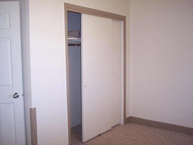 closet in bedroom<|><|>