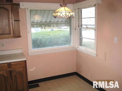 136 N Elliott St, Lincoln, IL 62656 - photo 7