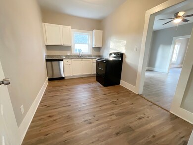 709 W Cleveland St, Alvin, TX 77511 - photo 7