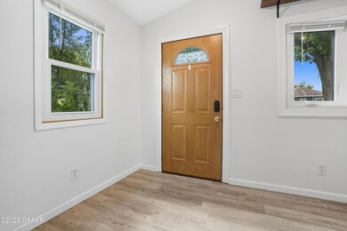 924 N 5th St, Grand Forks, ND 58203 - photo 2