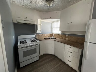 CUTE KITCHENETTE WITH GAS STOVE
