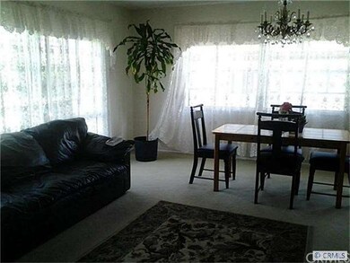 Living Rm to Dining Rm