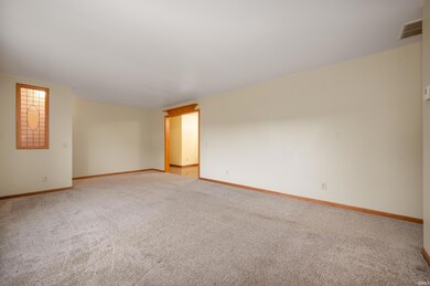 402 E Hickory Grove Rd, Hartford City, IN 47348 - photo 4