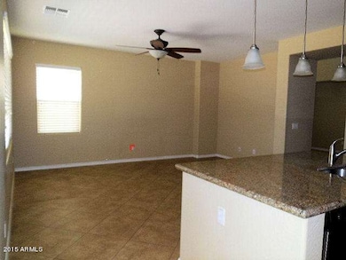 023-496994 - kitchen & family room