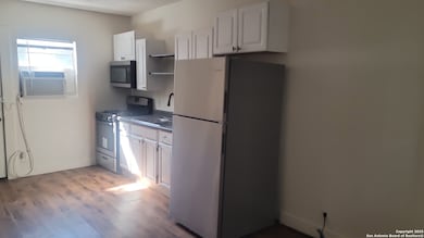302 Hollenbeck Ave unit 2, San Antonio, TX 78211 - photo 2