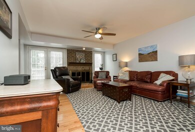 20742 Highland Hall Dr, Montgomery Village, MD 20886 - photo 5