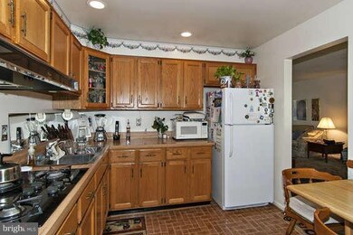 8911 Spring Ave, Lanham, MD 20706 - photo 6