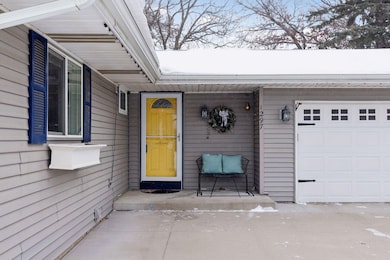 1297 Pinewood Dr, Woodbury, MN 55125 - photo 3