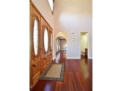 Entry/Foyer.