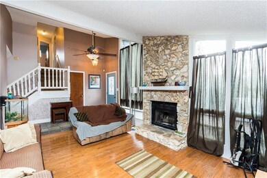 Living Room / Fireplace