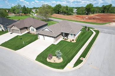 807 S Parkside Cir, Nixa, MO 65714 - photo 2