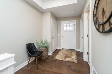 WW-04-096_Daisy_Foyer_Coffer