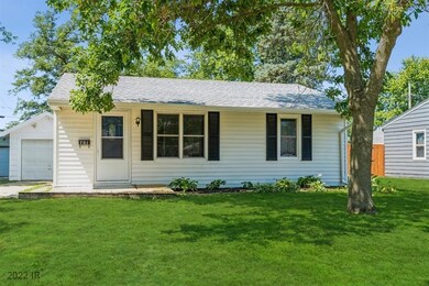 701 E 25th St S, Newton, IA 50208 - photo 3