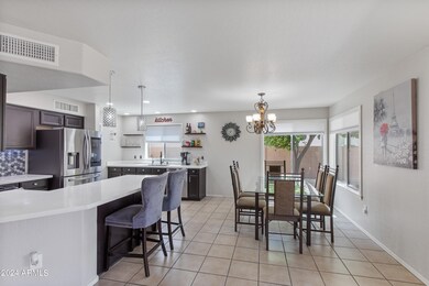 Large eat-in Kitchen