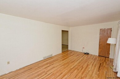 721 Pearse Rd, Schenectady, NY 12309 - photo 3