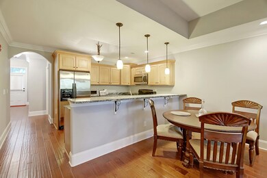 Dining/bar area