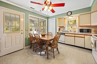 2415 Shepard Ave unit 84, Hamden, CT 06518 - photo 2