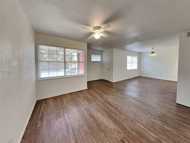 2503 Roberts Cir, Arlington, TX 76010 - photo 2