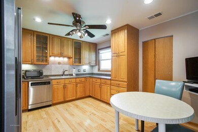 Eat in kitchen