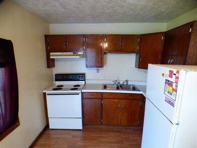 412 E Maple St, Washington, IN 47501 - photo 3