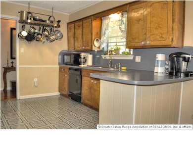 Nice size kitchen overlooking the front yard