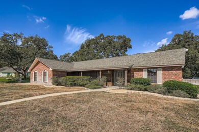 902 Retriever Ave, Seffner, FL 33584 - photo 2