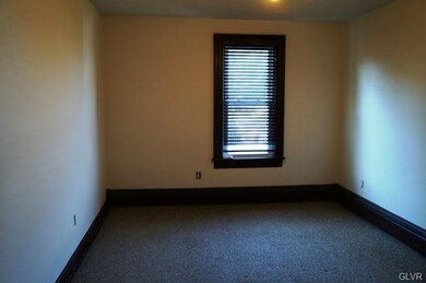 2326 N Lehigh Ave, Whitehall, PA 18052 - photo 6