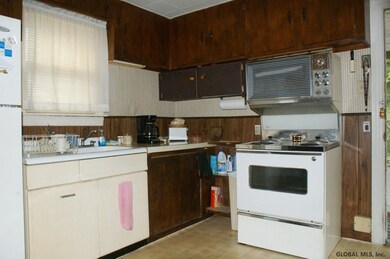 92 Park St, Gloversville, NY 12078 - photo 5