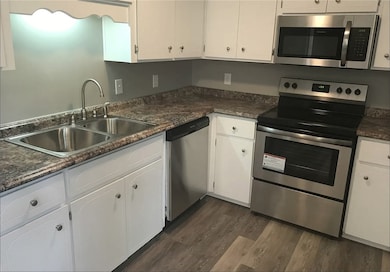 102 Adams Ct, Brunswick, GA 31525 - photo 2