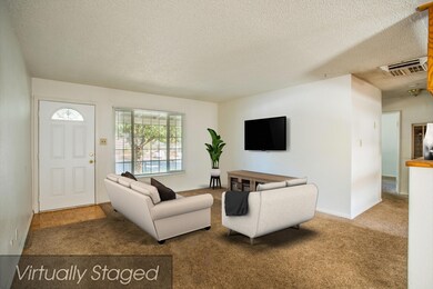 41 Living_staged