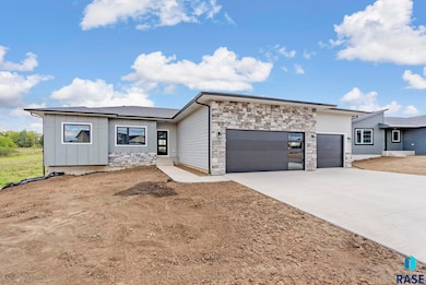 5409 E Brennan Dr, Sioux Falls, SD 57110 - photo 2