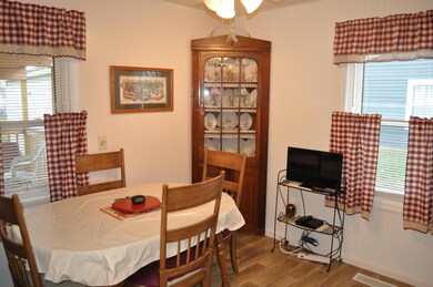 4935 Lockbourne-Eat-In Kitchen Area